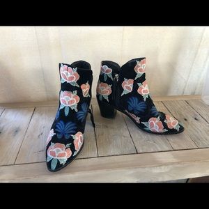 Rebecca Minkoff Size 8 Floral Embroidered Boots